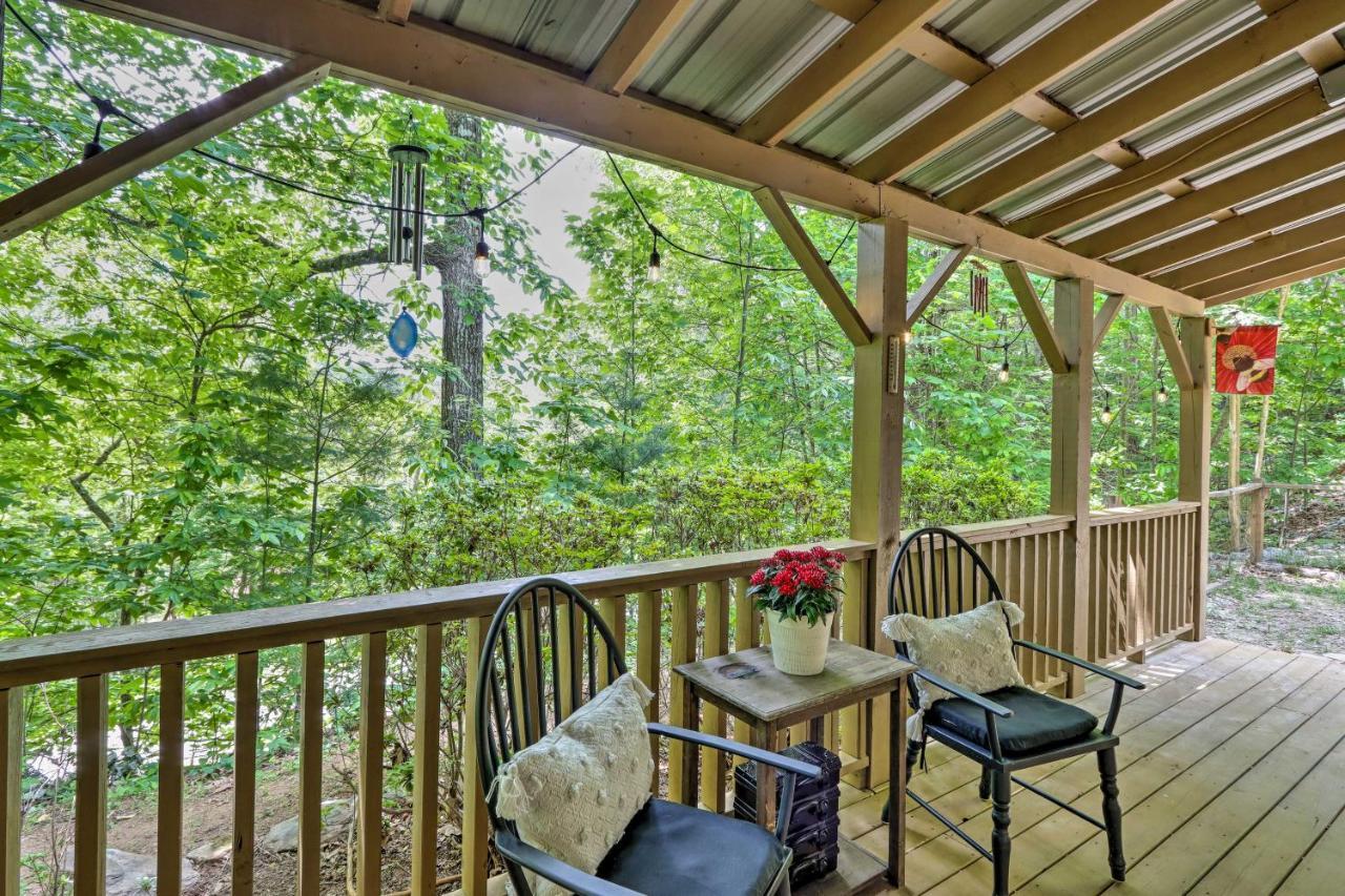 Сasa de vacaciones Bumblebee Retreat With Hot Tub *