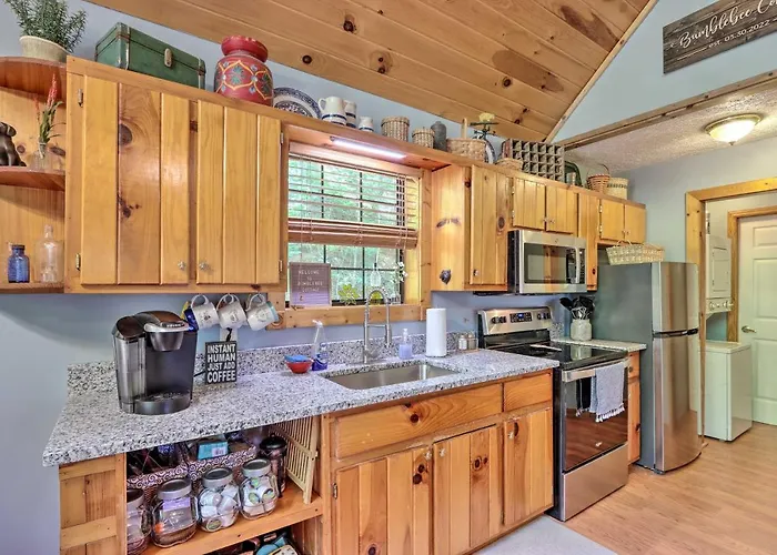 Bumblebee Cottage Murphy Retreat With Hot Tub