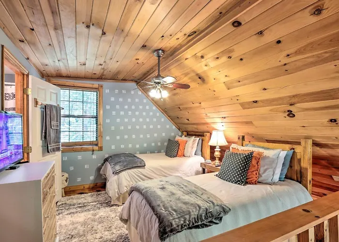 Bumblebee Cottage Murphy Retreat With Hot Tub