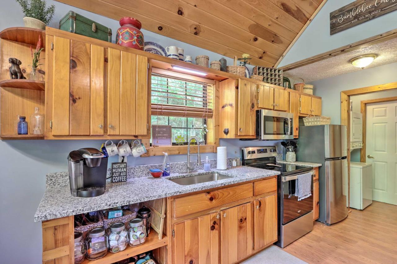 Holiday home Bumblebee Retreat With Hot Tub *