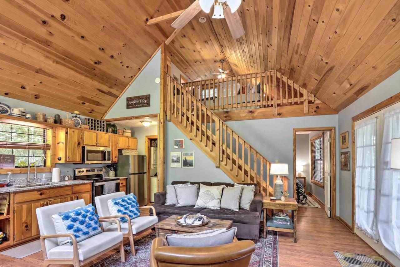 Bumblebee Retreat With Hot Tub Holiday home Salem