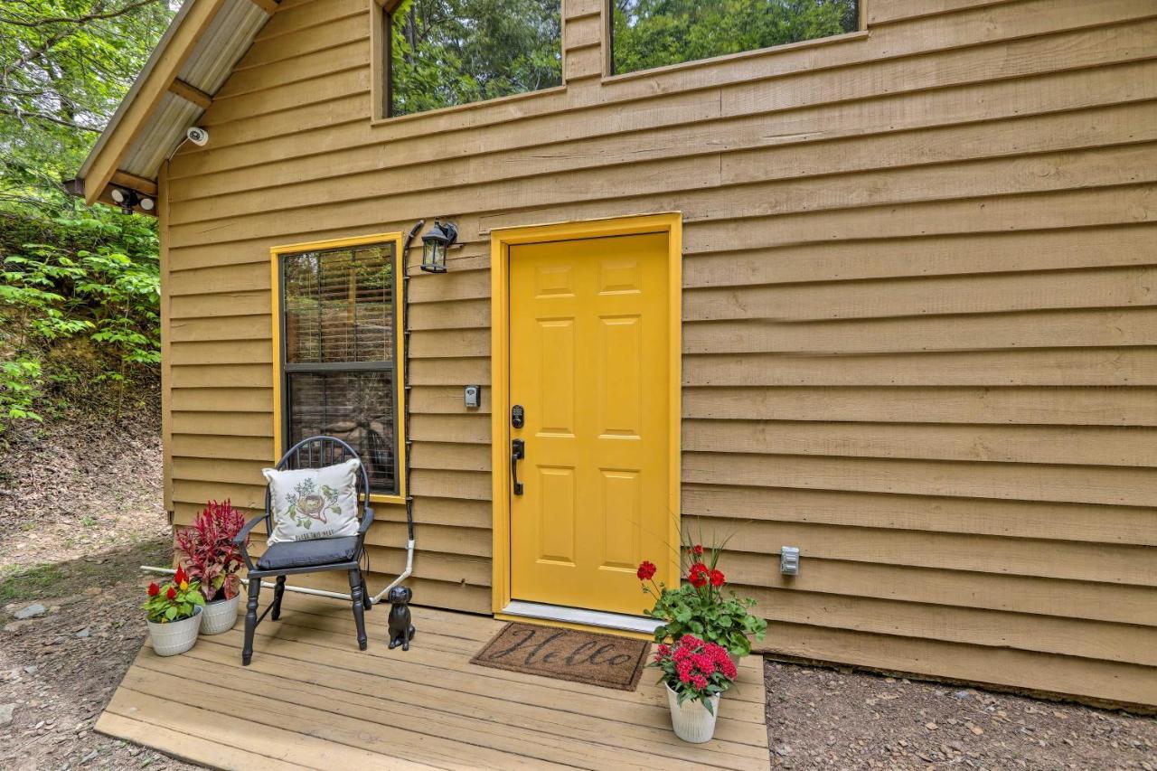 Bumblebee Retreat With Hot Tub Holiday home Salem