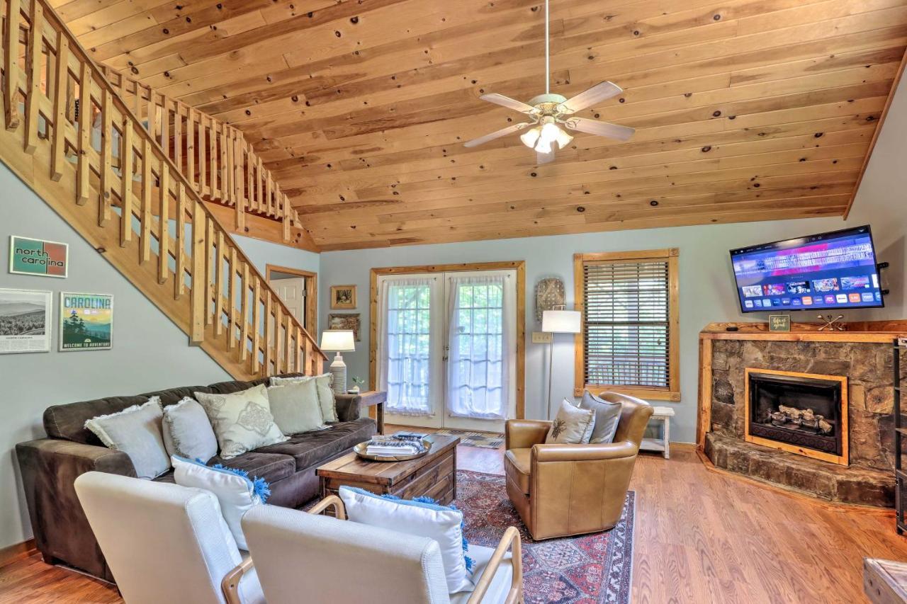 Bumblebee Retreat With Hot Tub Holiday home